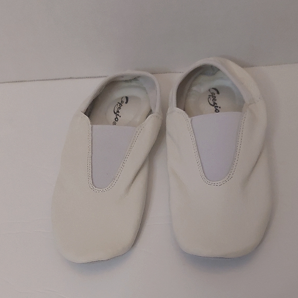 Capezio White Gymnastic Shoes Size IM